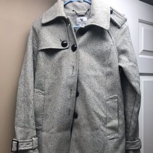 Winter dressy coat with buckled and lined